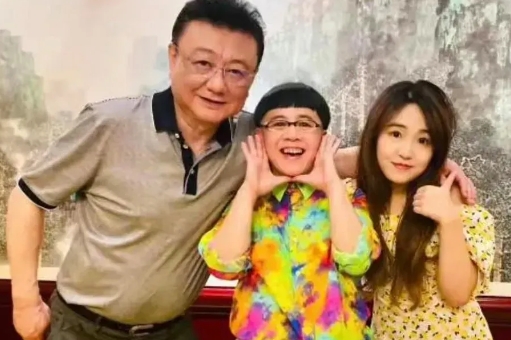 金龟子女儿因孩子断奶崩溃大哭，这一幕让人既心疼又感慨。成为母亲后，我们都在不断学