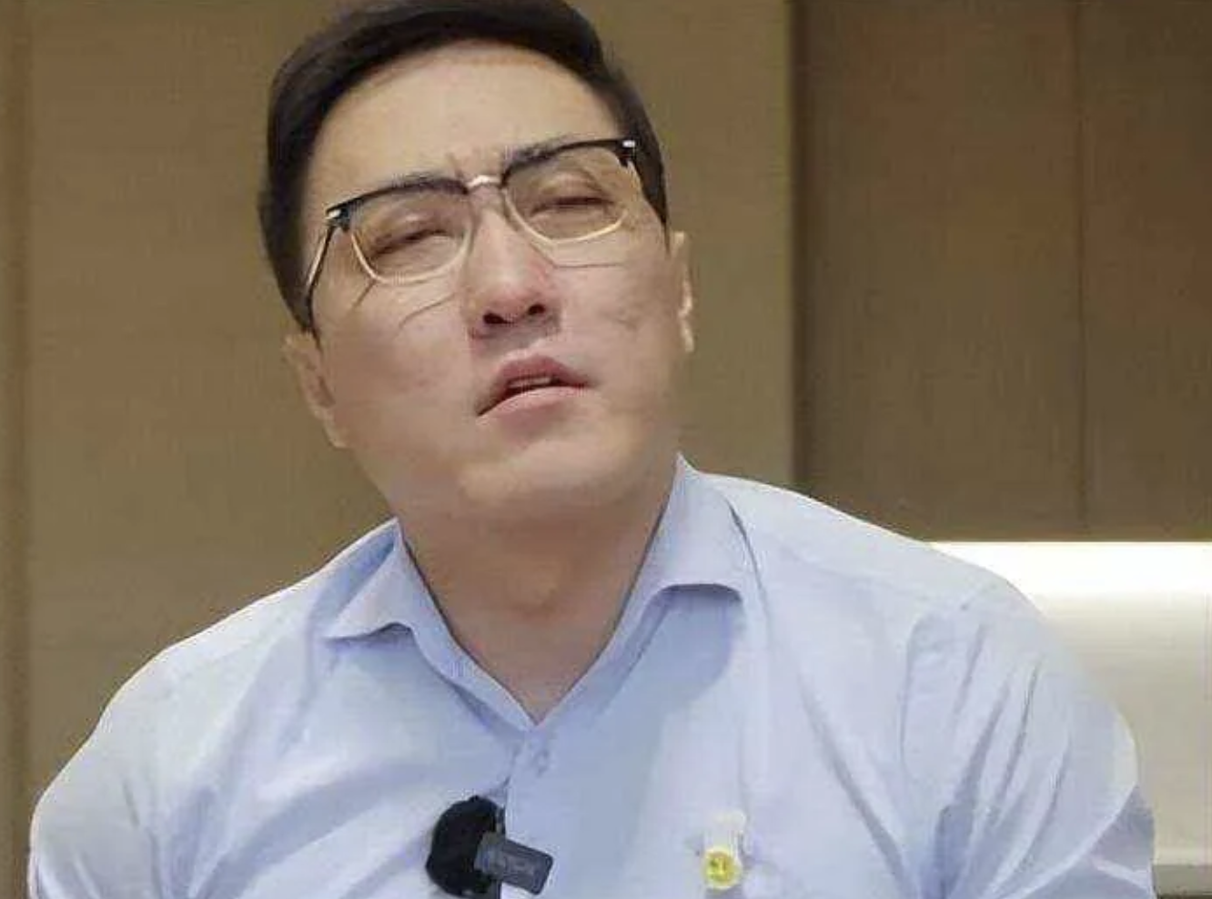 董明珠外出活动，王自如全程跟随，护在左右，他本是数字渠道改革负责人，却还要兼任董