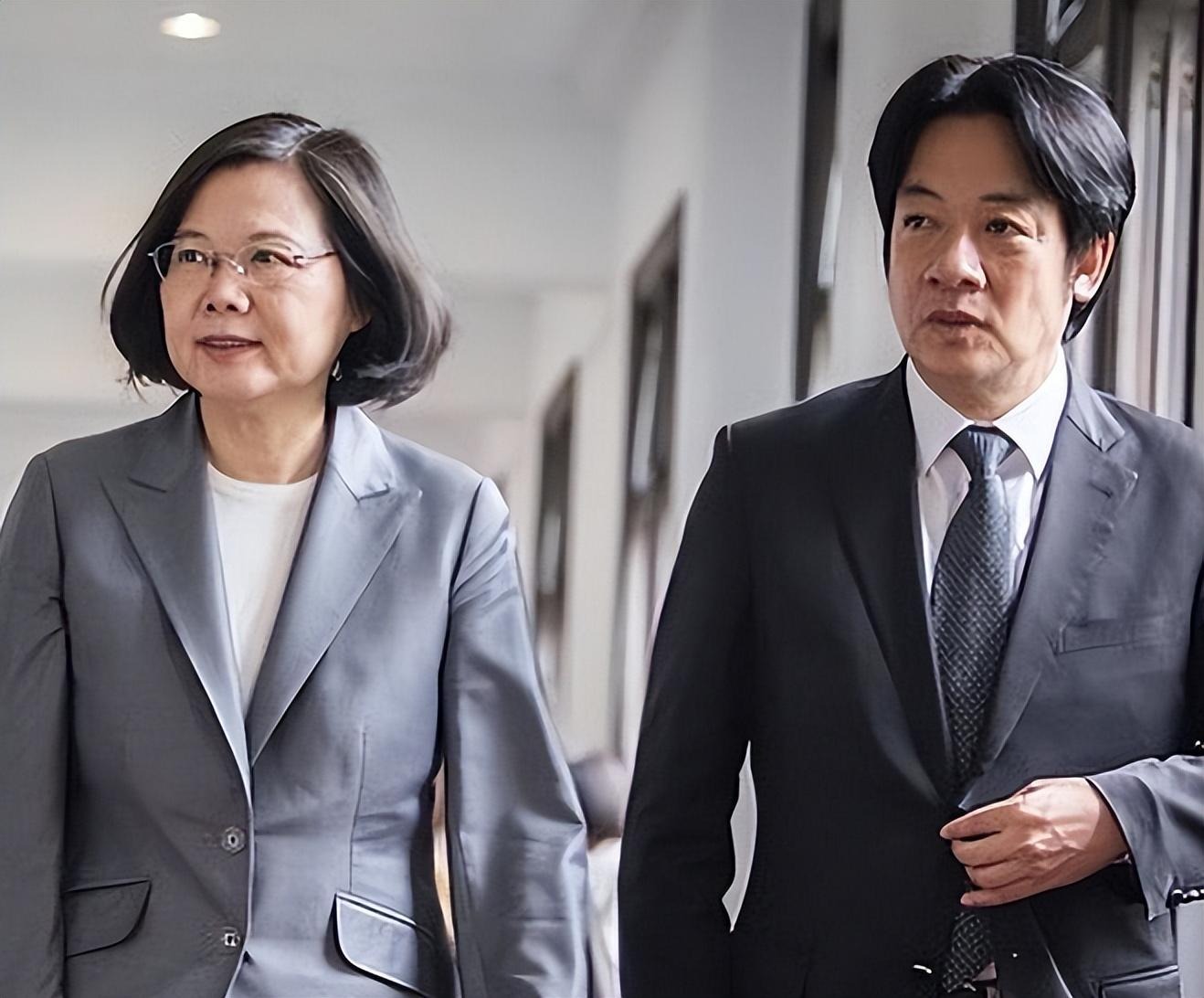 ​两岸3个小时对话谈崩，台海海峡不再是国际航道，台军疯狂叫嚣“备战”。随着金门翻