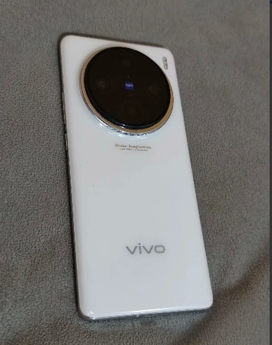 OPPO Find N5 折叠屏手机走向超轻薄方向，而“大而全”方向的蓝厂（vi