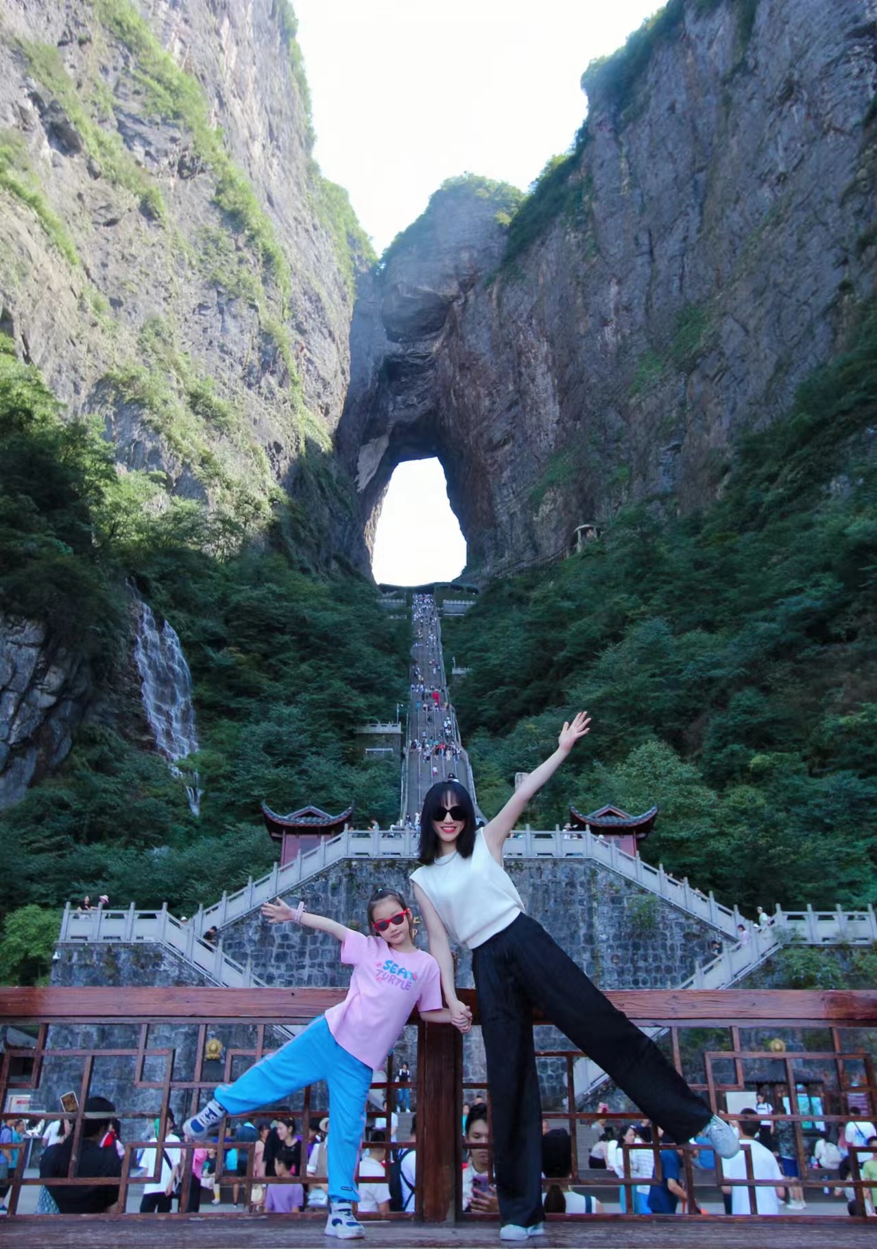 月初的时候本宝去了心心念念的张家界，不得不说那里的景点是真的美炸啦✨，不过呢，去