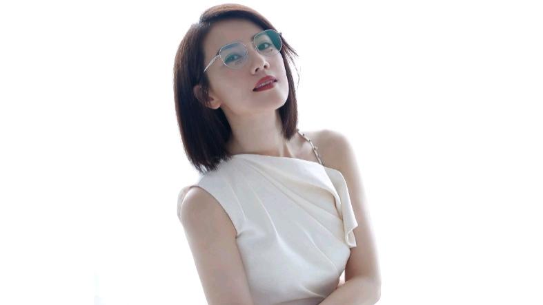 鲜嫩欲滴的秘密？高园园美出新高度，大号水蜜桃体质让人直呼“顶不住”