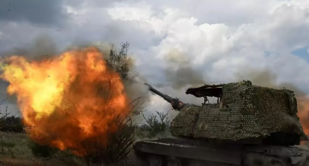 突发！俄罗斯遭乌克兰军事入侵，在库尔斯克州方向，乌军出动300人，并部署了数十辆