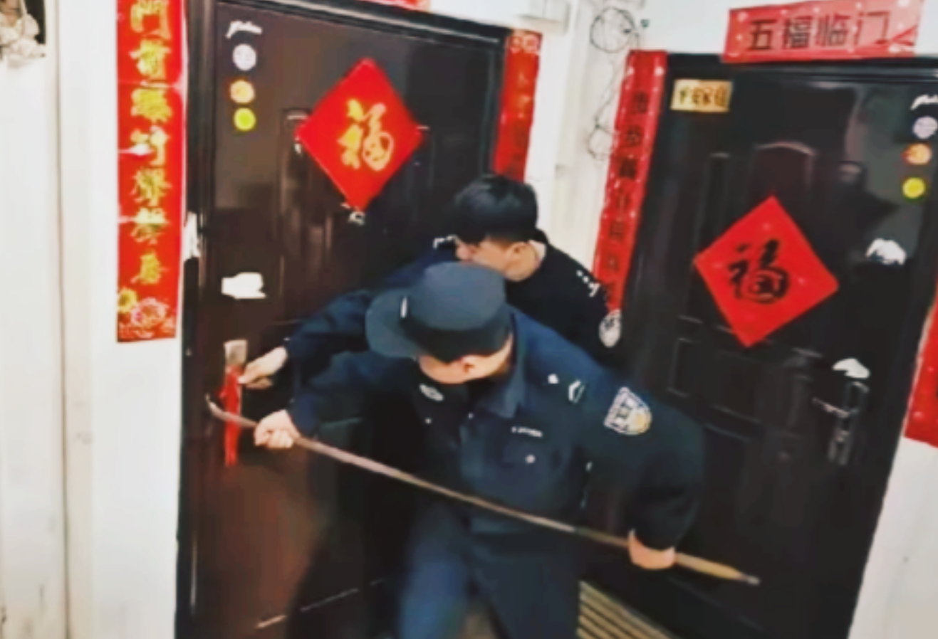 “迟到的正义！”贵州，4名警察凌晨传唤男子，男子说白天再去，奈何吃了闭门羹的民警