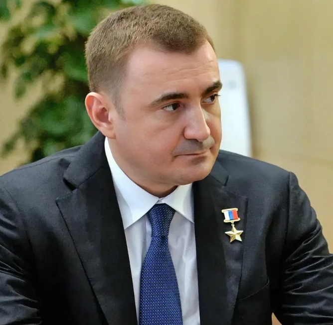 普京任命俄罗斯总统的前保镖久明担任库尔斯克战区总指挥，但这个人一直以来仅仅是个情