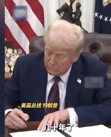 特朗普要解密肯尼迪遇刺案，表面是闹事，其实算盘打得挺精。  
第一，报仇。
CI