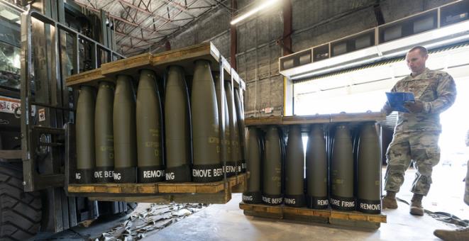 完犊子了，乌克兰议会议员科斯滕科和冈恰连科均证实，美国已经不再提供武器给乌克兰。