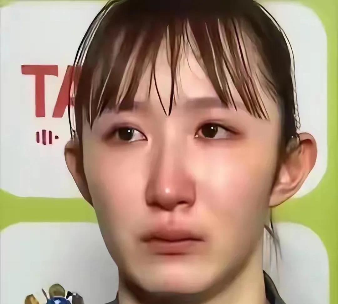 从3：2到3：4世界第五早田希那被陈幸同逆转还是不甘心，在采访区落下了遗憾的眼泪