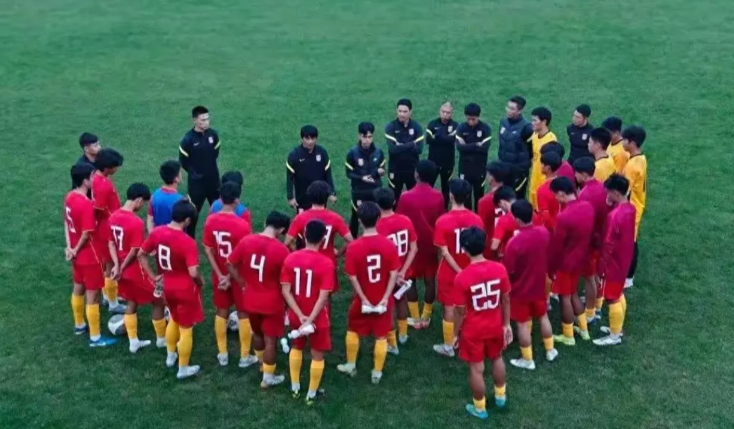 50万人里选不出11个踢球的！中国注册球员已达到54万人。
据相关数据显示，目前