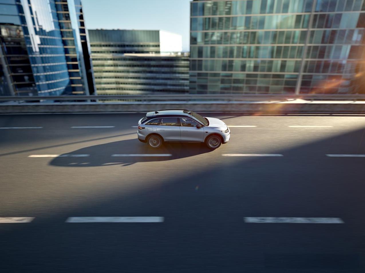 零跑C11的成功离不开其卓越的产品设计和技术创新。作为一款纯电动SUV，C11在