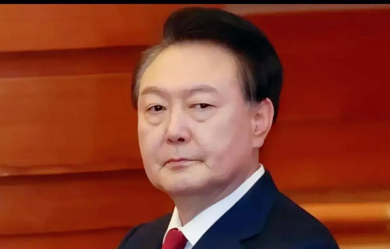 韩国政坛近日掀起了一场关于戒-严令的风波，尹锡总统在未经过正式国务会议审议的情况