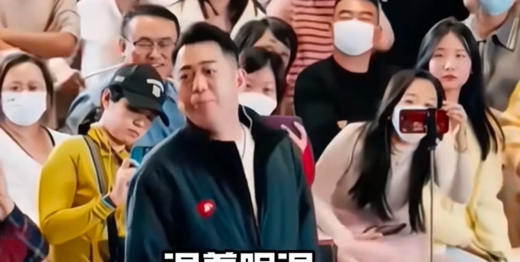 郭德纲徒弟中最狠的人不是曹云金，而是另有其人？

刚刚，刷到孔云龙和郭德纲在一起