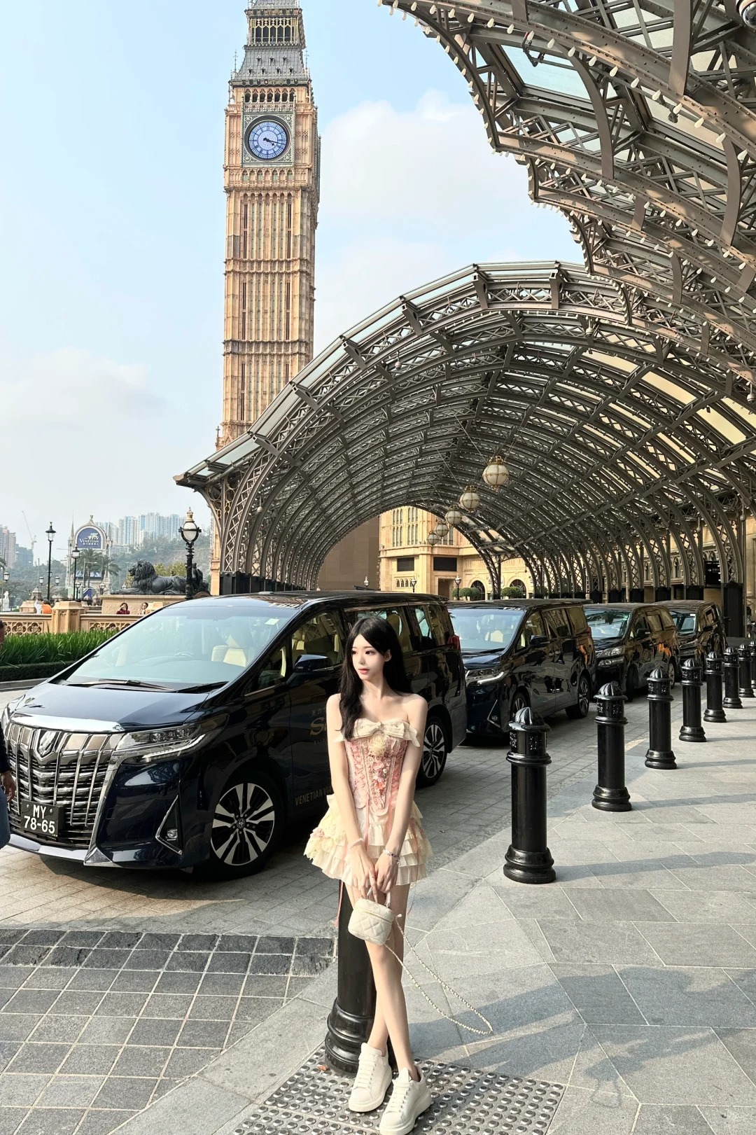 不要再晚上来伦敦人了
伦敦人门口这里白天明明很出片 而且没有人！！
到了晚上的时