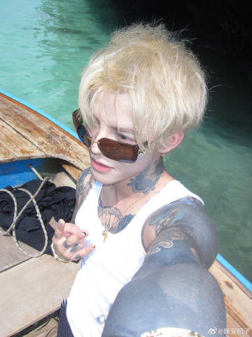 玩的就是反差 私底下是小奶狗 ​