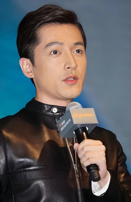 胡歌形象变化引热议，家庭与事业的平衡探索