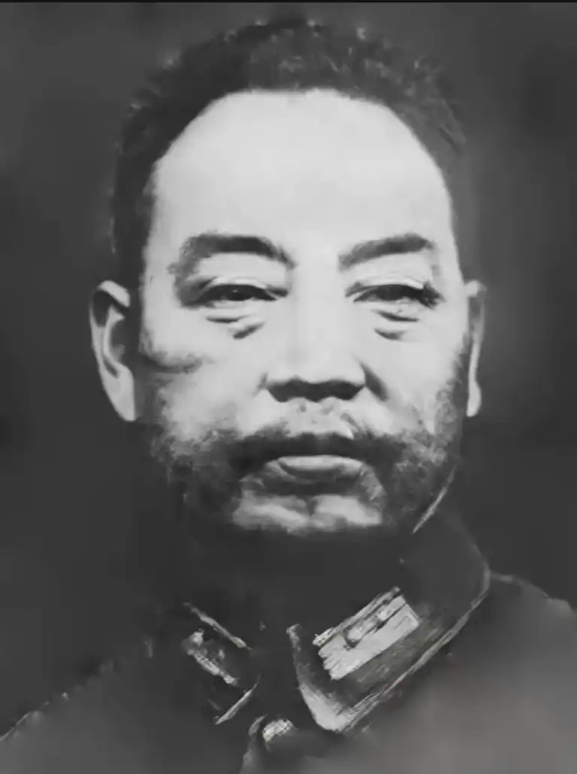 1947年1月2日，郝鹏举邀请谷牧到司令部赴宴。宴席上，郝鹏举的卫兵上了刺刀站在