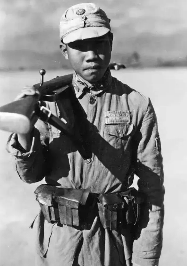 抗战中，中国军队的步枪其实并不复杂，主要分为三大类。

第一类，是来自德国步枪以