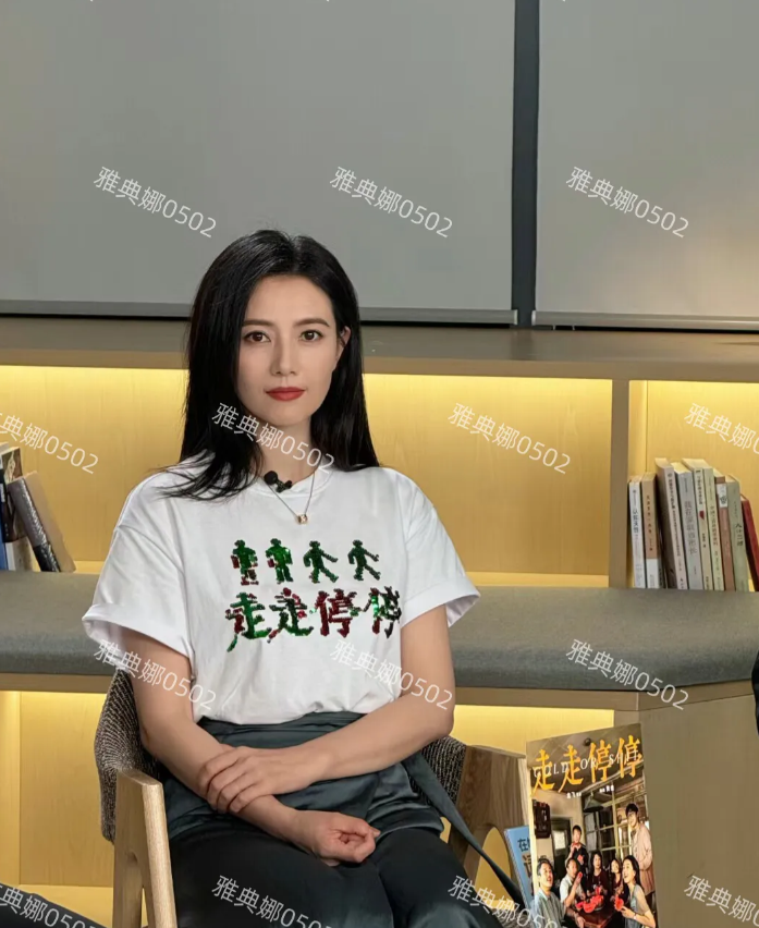 高圆圆生图真是太美了，性格娴静气质温柔！
45岁的她竟然比年轻的时候更耐看了，大
