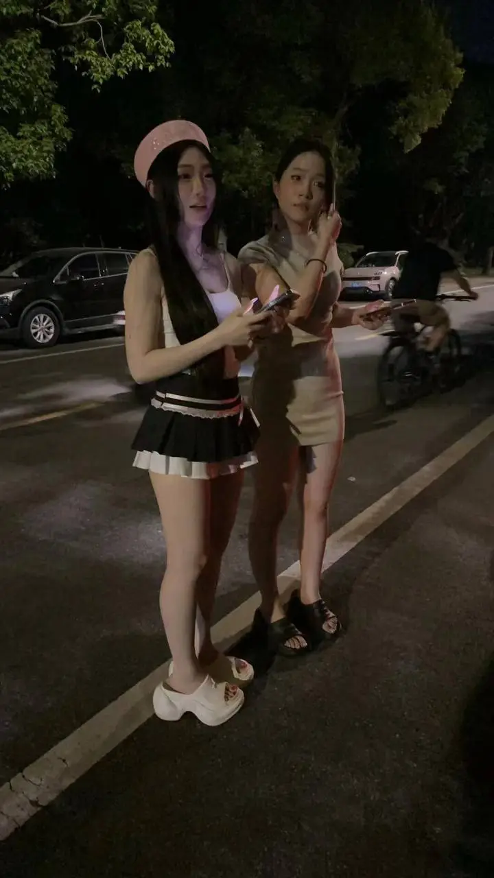 等谁呢大晚上的
