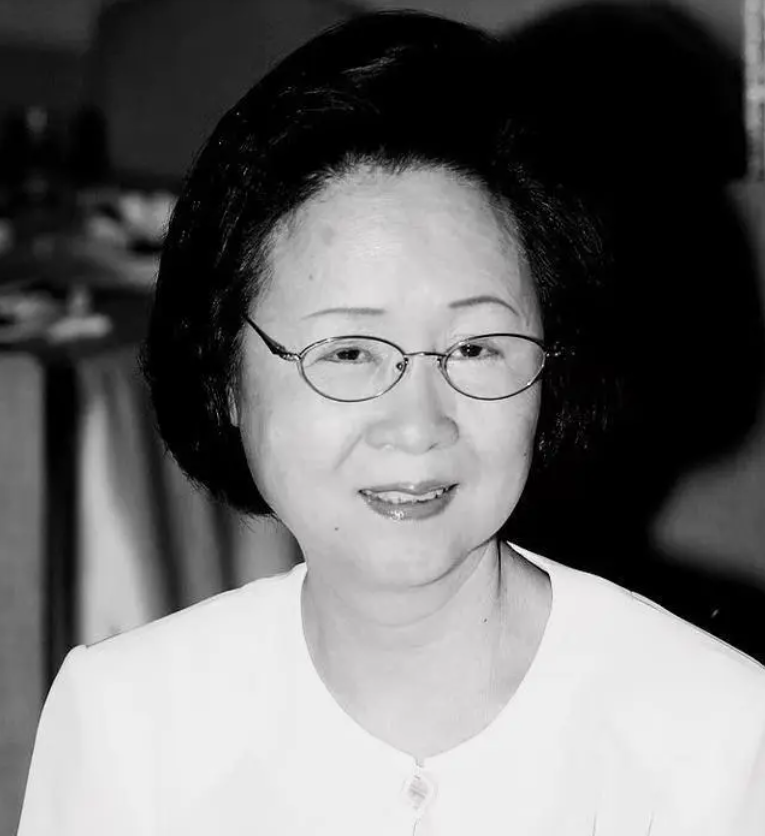 《还珠格格》主演集体悼念琼瑶：经典永存，情深似海