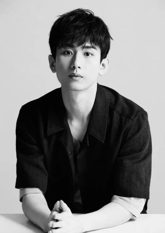 《莲花楼》引热潮，成毅精湛演技获认可