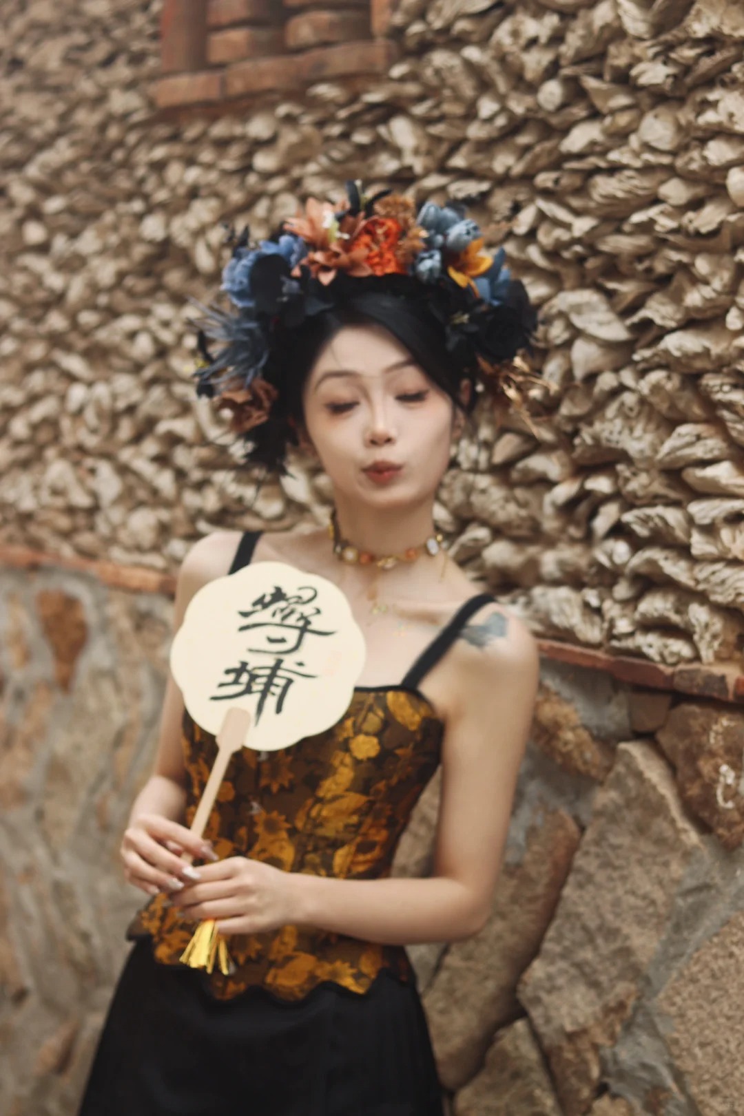 簪完在路上被一个姨姨骂了
真的好喜欢
但是姨姨骂的很大声说是违背了蟳埔村的习俗什