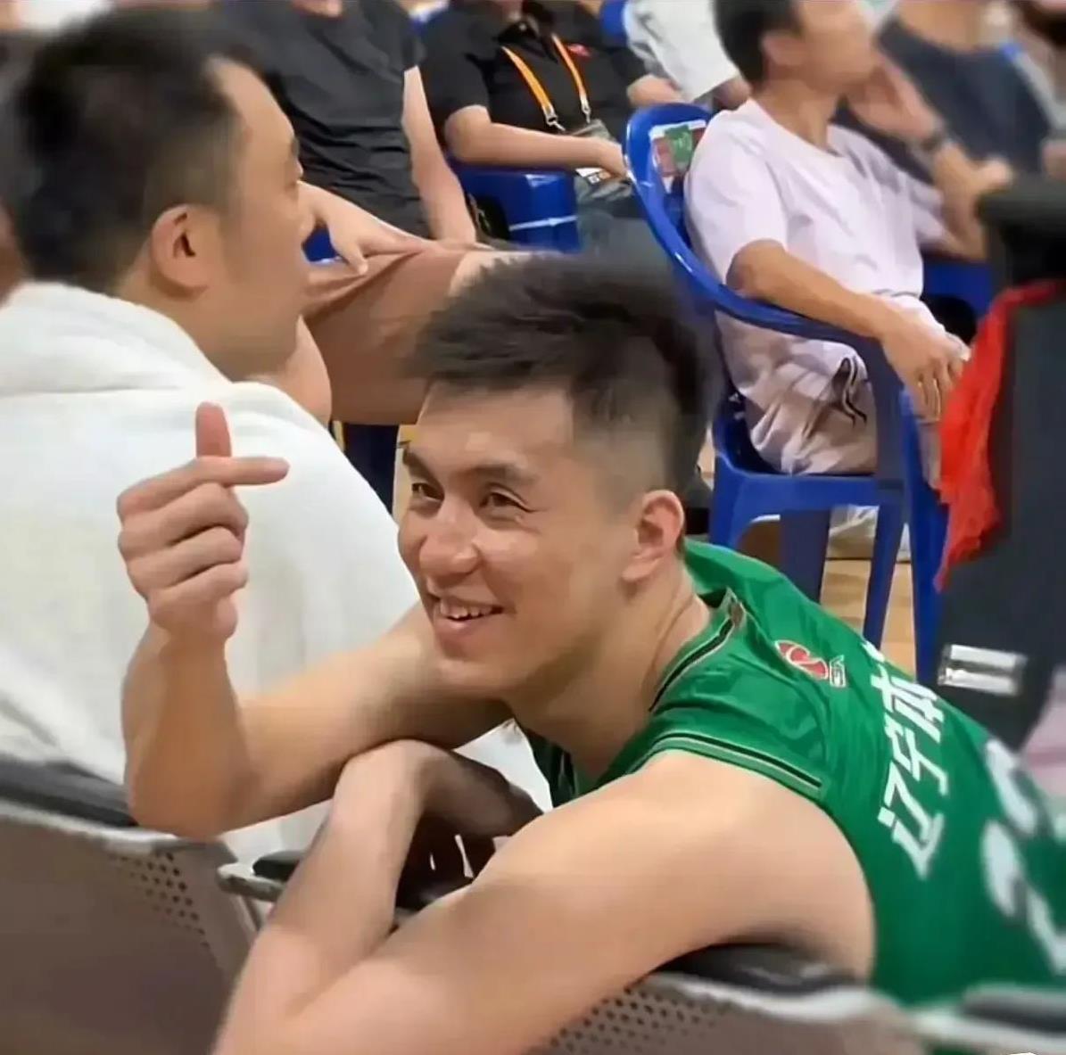 郭艾伦看到了吧，打广东还得留在辽宁男篮，龙狮末节被翻盘，郭艾伦拿0分，离开卫冕冠