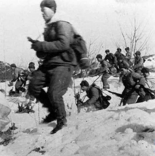 1950年11月上旬，志愿军九兵团27军是仓促入朝参战的。由于是仓促参战，很多部