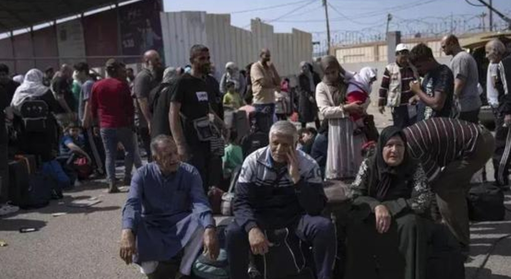 阿拉伯国家为什么不接纳巴勒斯坦的难民？
 
这么讲吧，这些国家一开始自然是接纳的