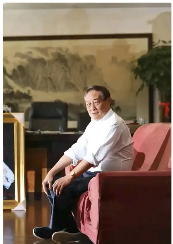 宗庆后去世了。
宗老爷子干干净净地走了。他不欠谁一分钱，他也没上市圈过一分钱。他