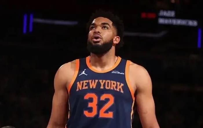 尼克斯球迷今天高兴坏了，因为：

一，球队在客场以116:107战胜热火，目前战