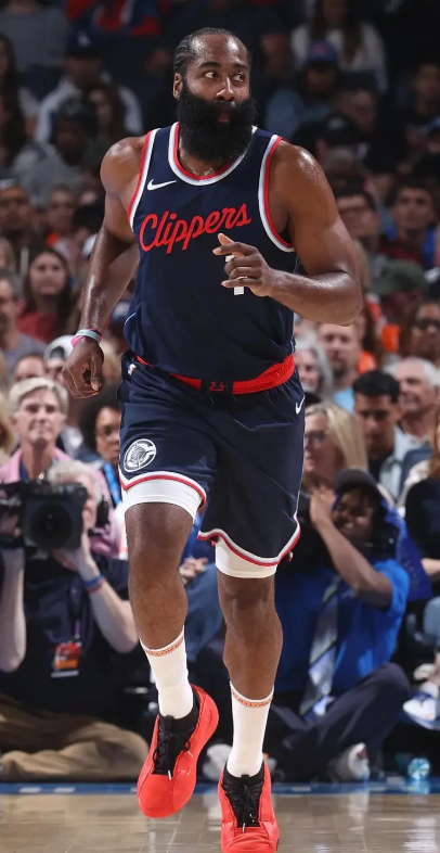 11月27号刚打开电视，就看到NBA联盟快船2条讯息