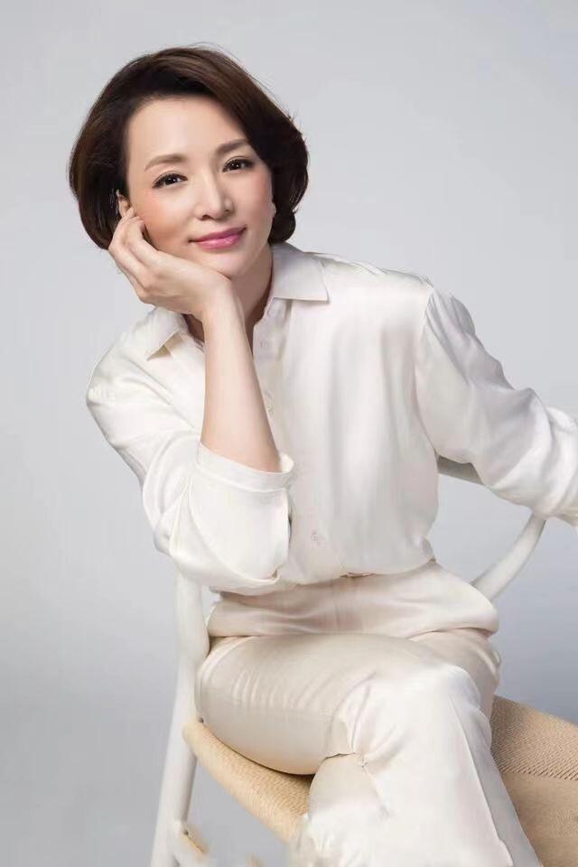 董卿动物园亲子游，素颜展现真实母爱