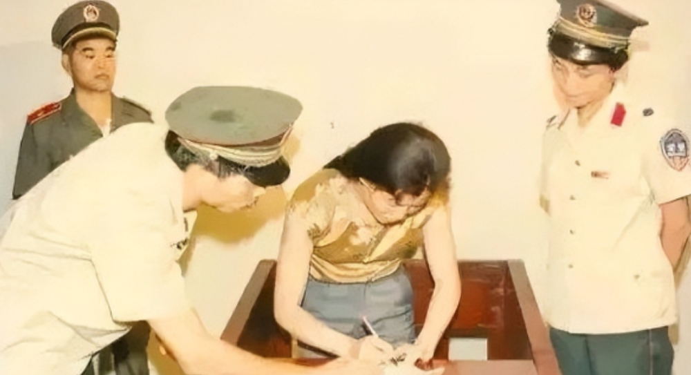 第一个被执行死刑的女星！1992年，万众瞩目的“刘三姐”程春莲，为76万元将自己