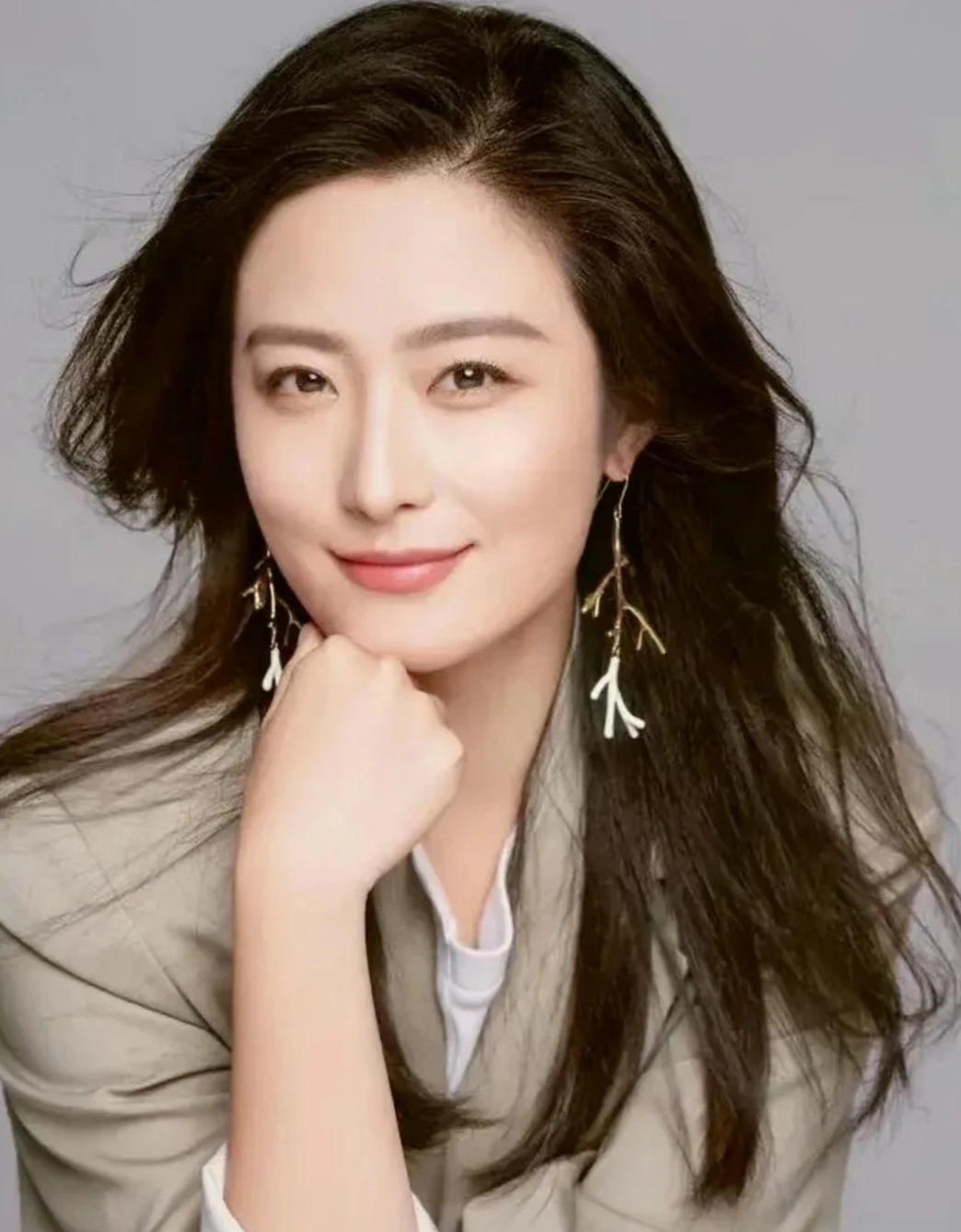 徐百慧，娱乐圈最干净的女明星，出道18年无绯闻，至今未婚。毕业于中戏，与唐嫣、文