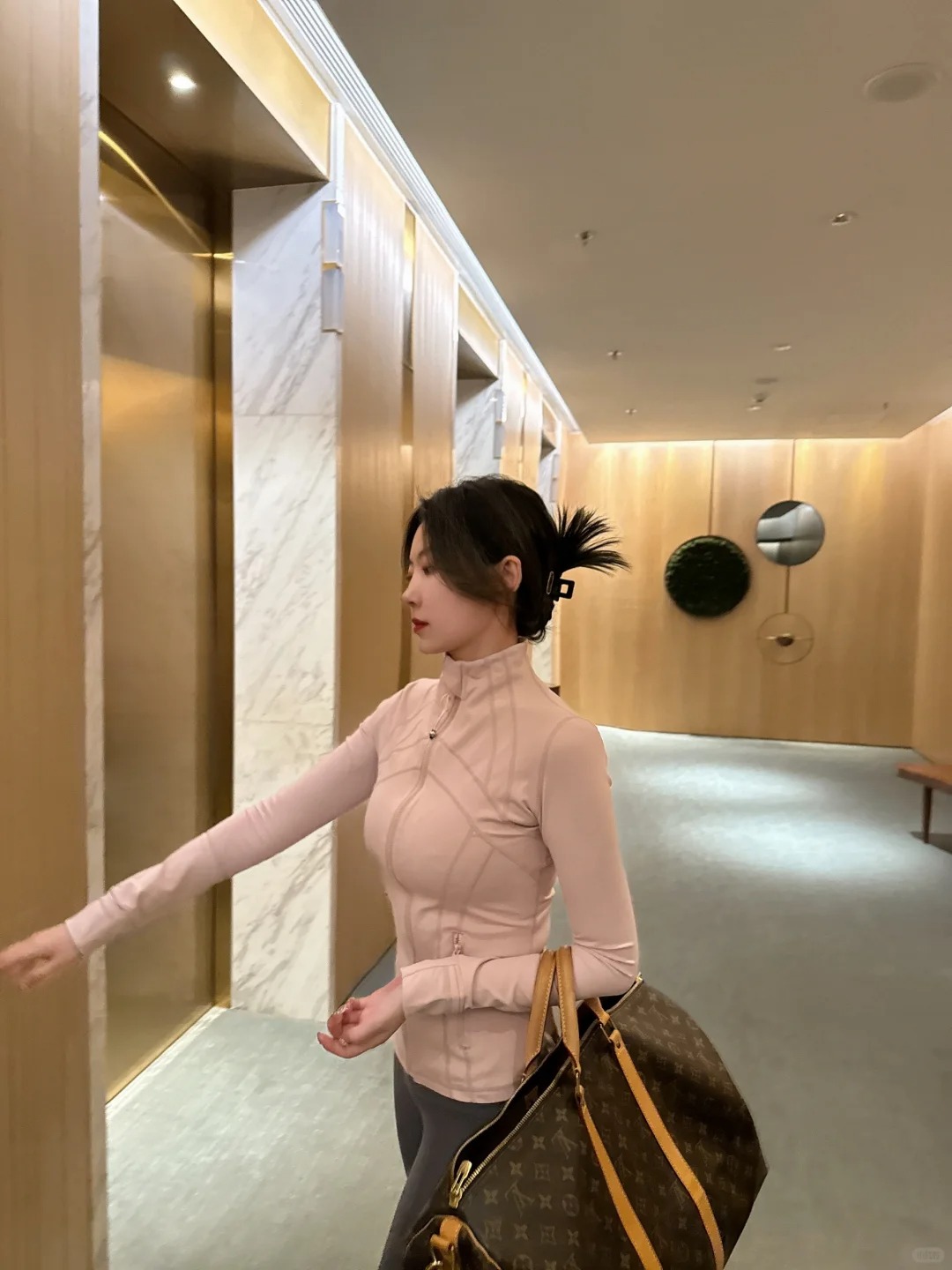 30岁！想问问lulu下面到底配什么好看！！
姐妹们的define下面都穿了什么