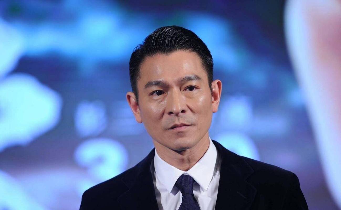 刘德华本人现身体育馆被偶遇, 真实身高被质疑