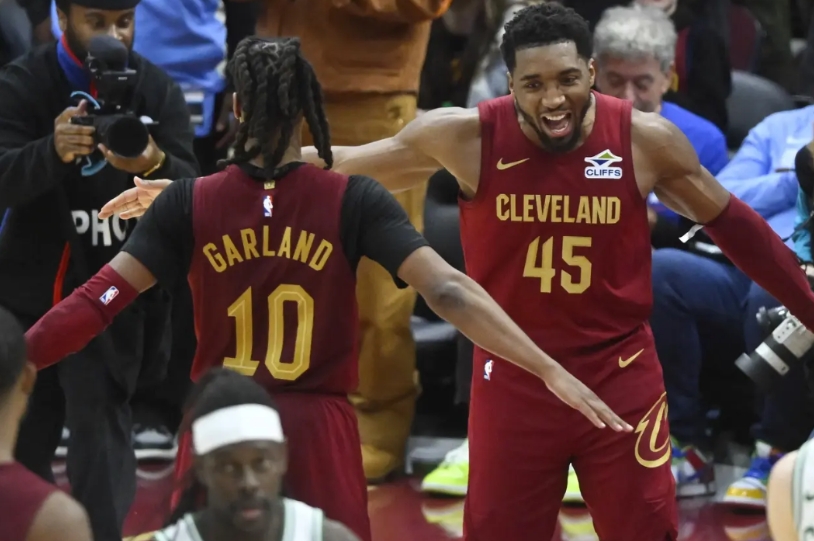 话说今年的骑士为什么这么强悍，我有一些个人观点，
第一：阿泰金森把科尔那一套后卫