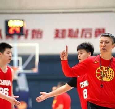 中国男篮国家队将和天津男篮进行热身赛，据媒体人球圈赵探长透露，中国男篮国家队将和