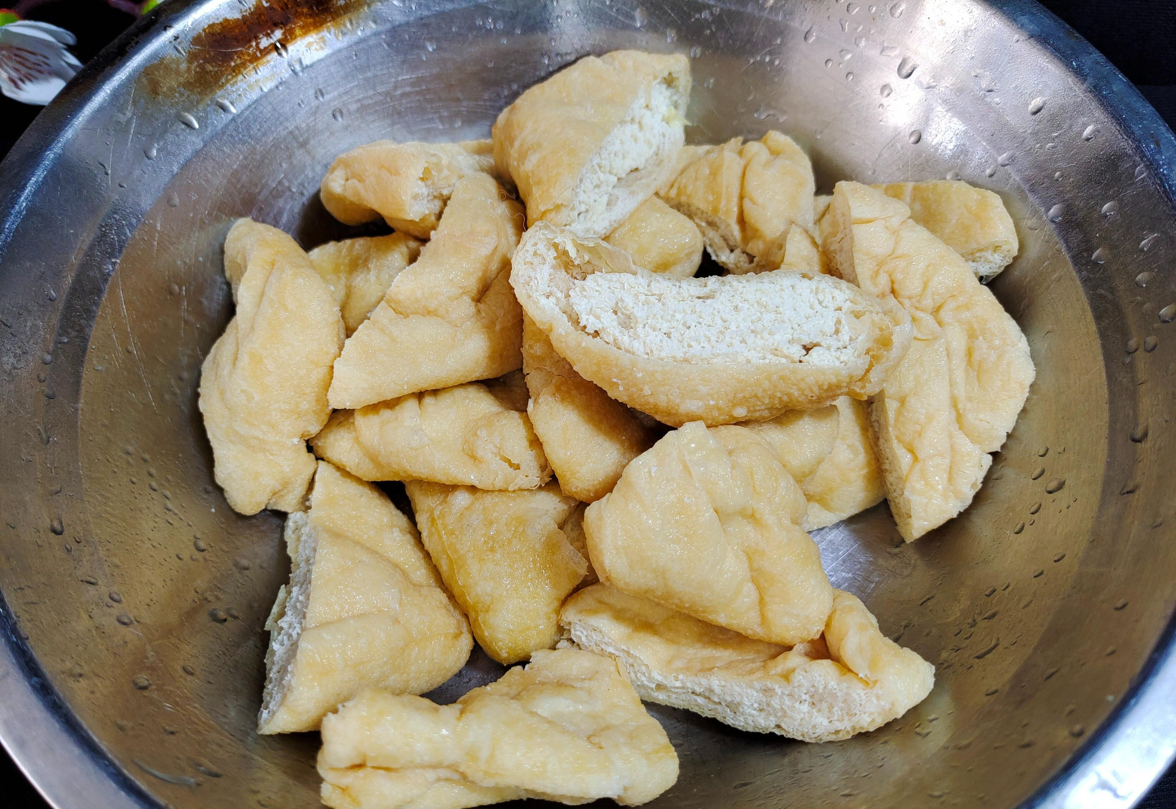 白菜肉末炖油豆腐，口口软嫩爆汁，暖胃又下饭