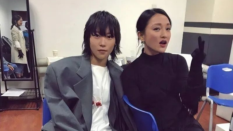 新年大瓜！曝王菲女儿窦靖童与女星宋妍霏谈恋爱，更多细节被扒