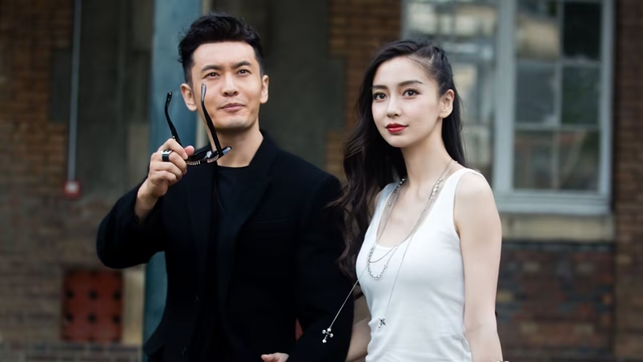 当年，记者问靳东：“为什么不接真人秀，一个真人秀开价七八千万，闭上眼就接了。”靳