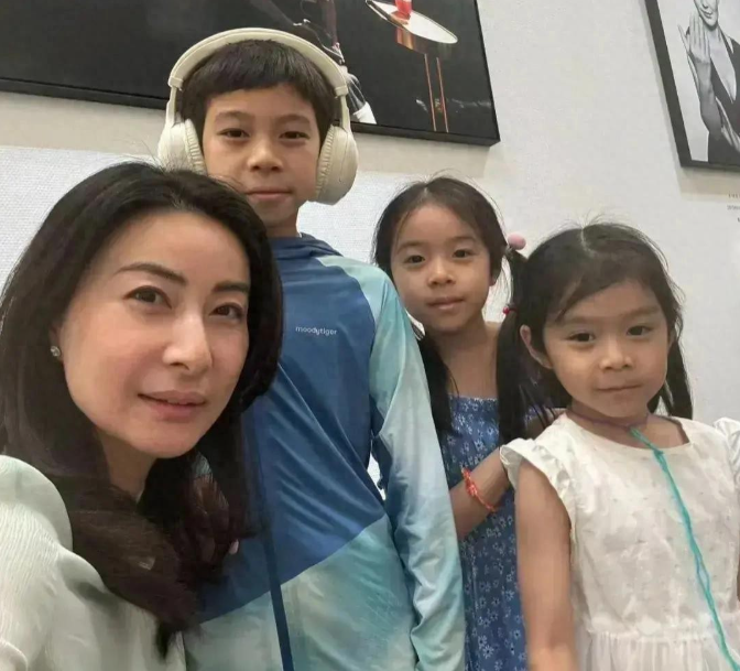 郭晶晶：从跳水冠军到豪门妈妈的幸福蜕变