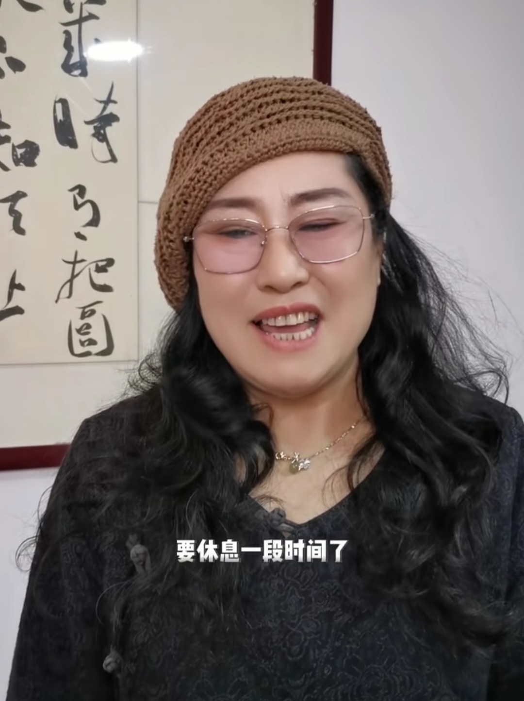 《“王婆说媒”扮演者赵梅老师因健康原因请假，万岁山武侠城加强才艺演出》
河南开封