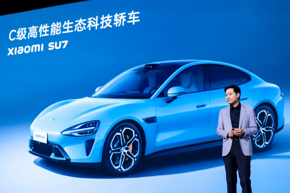 
小米汽车为什么卖的这么火爆。
你看看小米汽车公司的法人代表是谁，就是雷军本人。