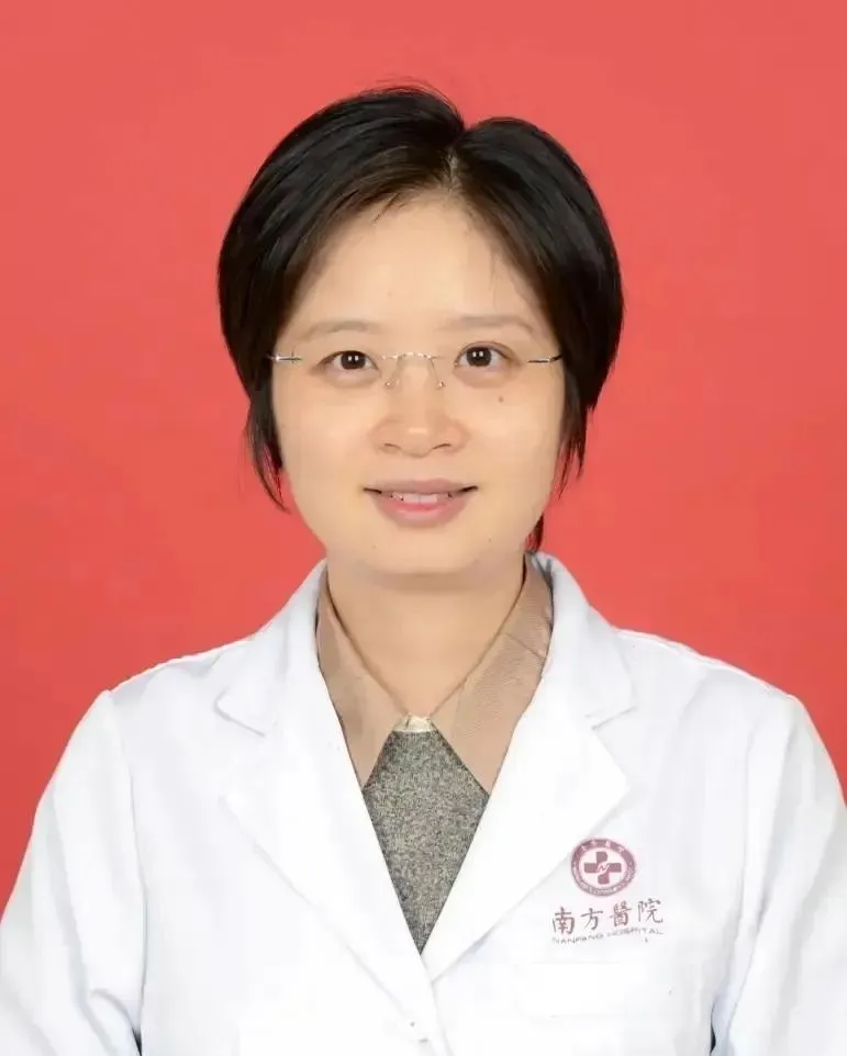 南方医科大学俞莉医生简历曝光，医学博士，工作了6年，儿科医生，同时还是教师，看面