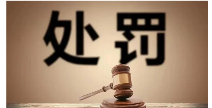 浙江丽水，一名男子开车以74km/h的时速行驶在国道，被测速监控拍下后，执法人员