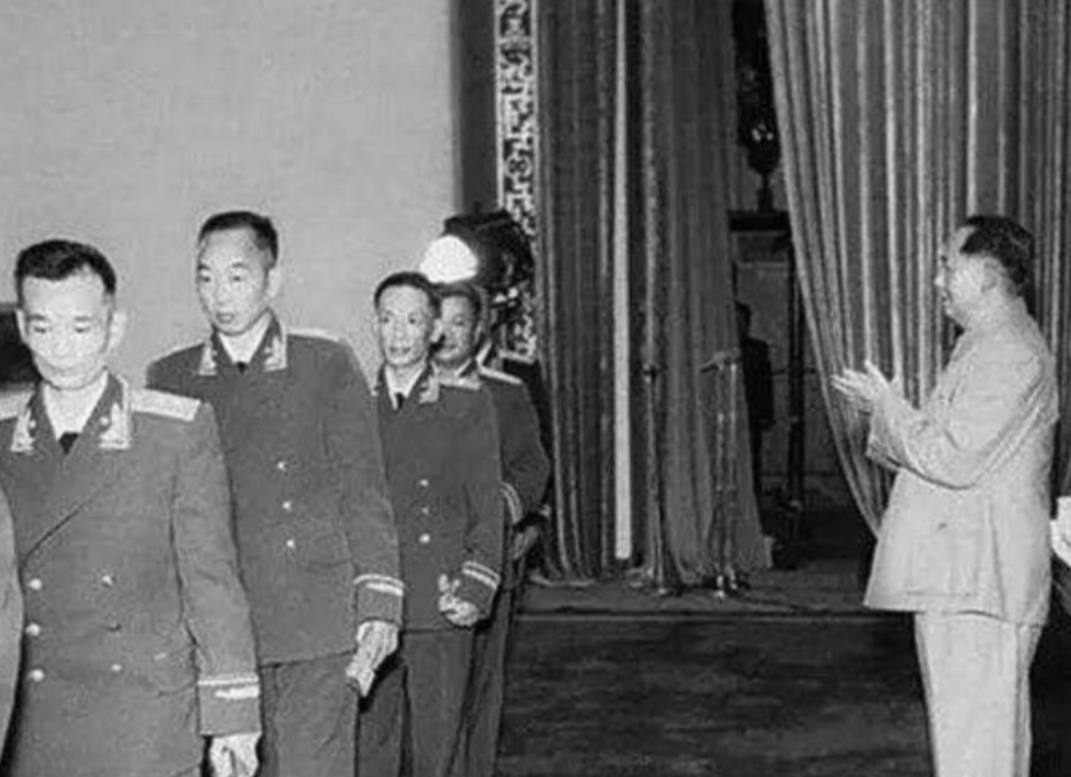 1955年，国民党高级将领曾泽生为何被毛主席授中将军衔？

曾泽生，曾是国民党的