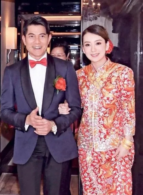 明星回娘家也不容易，方媛带老公回家拜年，郭富城准备了66w红包，最小的200，最