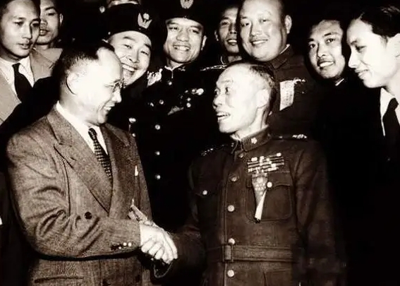 1949年，在澳门险些流落街头的中共一大代表包惠僧，得知新中国成立后百感交集。叛